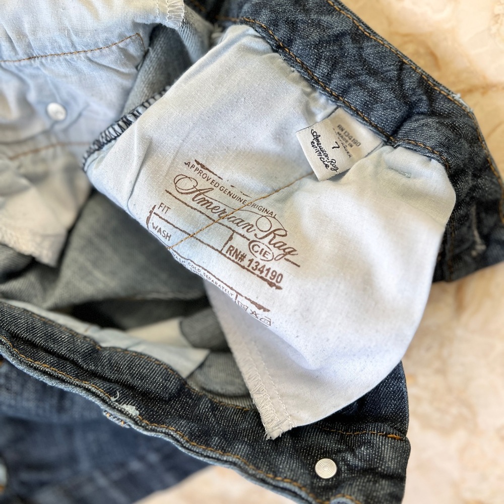 American Rag Spring Break Jean Short Shorts with Flattering Pleats and Curves 7 - Picture 5 of 7